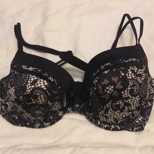 Black lace pattern lined demi • 32DD